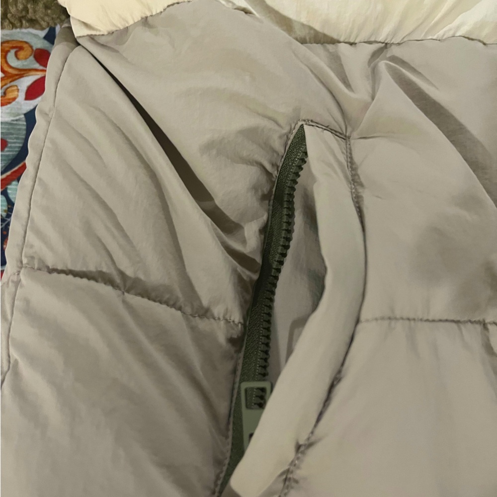 NWOT Zara Teddy & Puffer Jacket. Size Medium - Picture 3 of 7